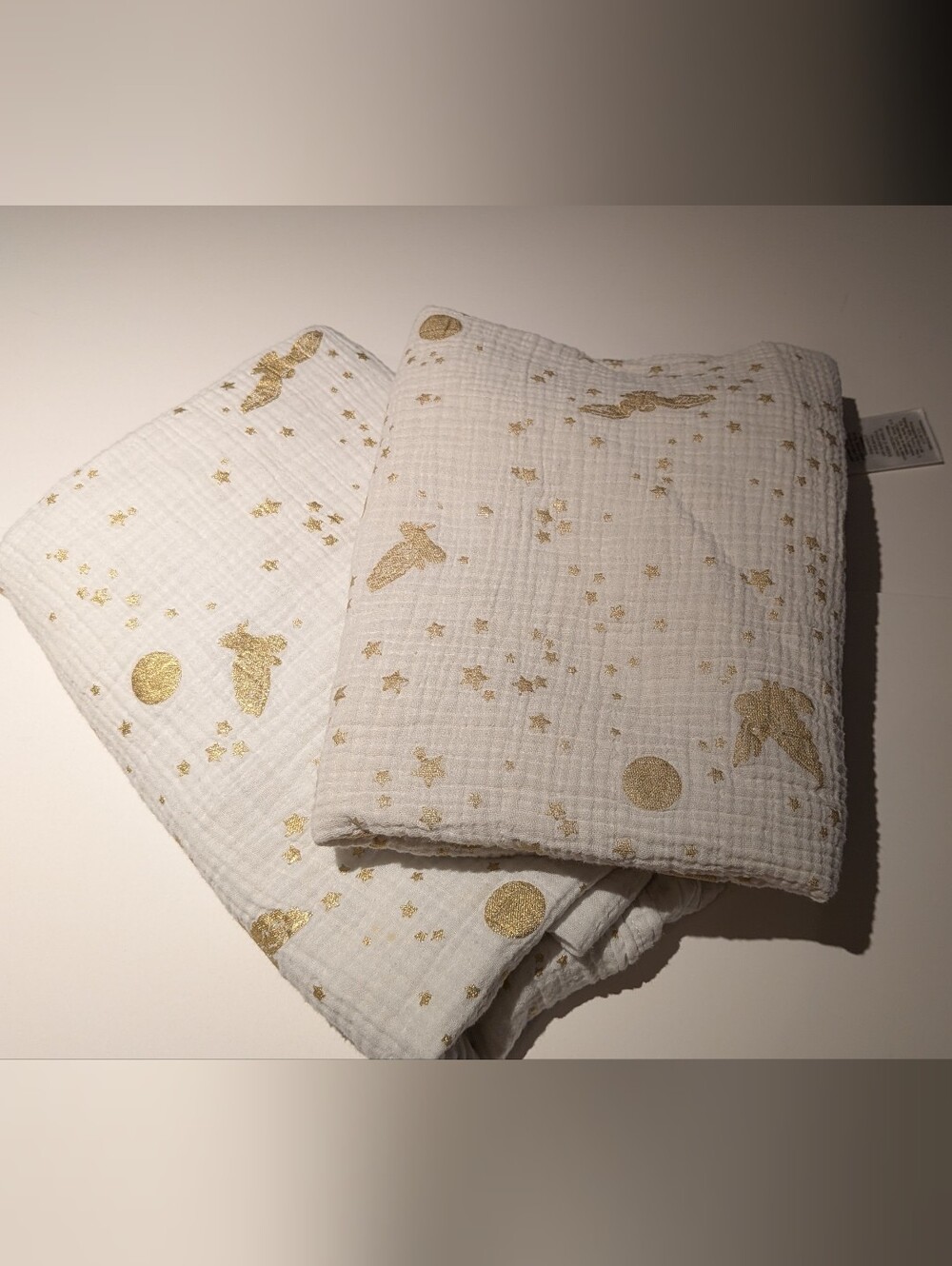 2 Pottery Barn Kids Harry Potter Organic Cotton Swaddles In Cream And Gold